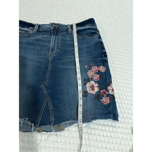 Seven7 Jean Skirt with embroidered flowers size 10 - Picture 6 of 10